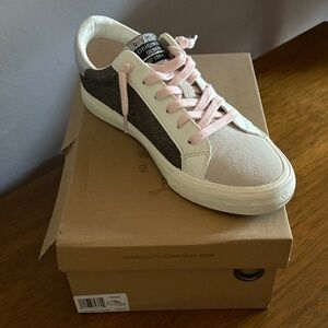 Vintage Havana Black and Cream Sneakers with Pink Laces